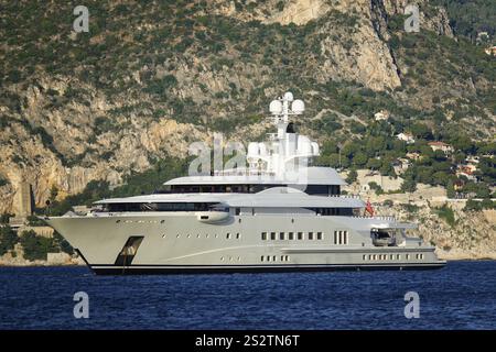 Vista aerea dello yacht a motore da 115 metri PELORUS, costruito nel 2003 dal cantiere navale di Brema Luerssen Yachts per un cliente dell'Arabia Saudita, poi acquistato da Russ Foto Stock