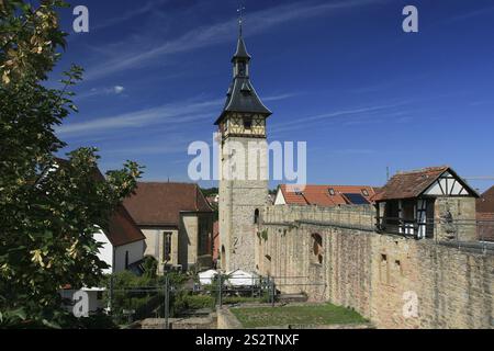 Porta superiore torre e mura cittadine, Marbach am Neckar, luogo di nascita di Friedrich Schiller, distretto di Ludwigsburg, Baden-Wuerttemberg, Germania, Europa Foto Stock