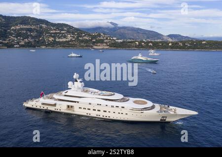 Vista aerea dello yacht a motore da 115 metri PELORUS, costruito nel 2003 dal cantiere navale di Brema Luerssen Yachts per un cliente dell'Arabia Saudita, poi acquistato da Russ Foto Stock