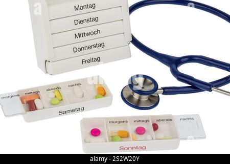 Dispenser per tablet e stetoscopio, foto simbolica per terapia, prescrizione medica e attacco di cuore Austria Foto Stock