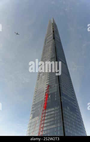 The Shard, grattacielo a 87 piani, alto 310 metri, progettato da Renzo piano, Southwark, Londra, un imponente edificio con una facciata in vetro che si innalza nel cielo, Foto Stock