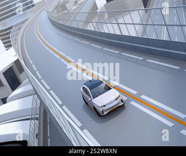 Immagine di un SUV elettrico bianco a guida autonoma che viaggia in autostrada Foto Stock