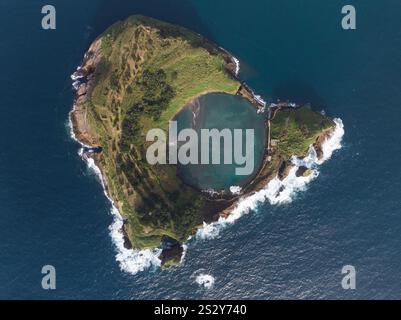 Ilheu de Vila Franca do campo, piccola isola della costa delle Azzorre, Portogallo. Foto Stock