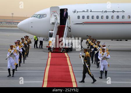 Teheran, Iran. 8 gennaio 2025. L'aereo che trasporta il primo ministro iracheno arriva all'aeroporto internazionale di Mehrabad nella parte occidentale di Teheran. (Credit Image: © Rouzbeh Fouladi/ZUMA Press Wire) SOLO PER USO EDITORIALE! Non per USO commerciale! Foto Stock