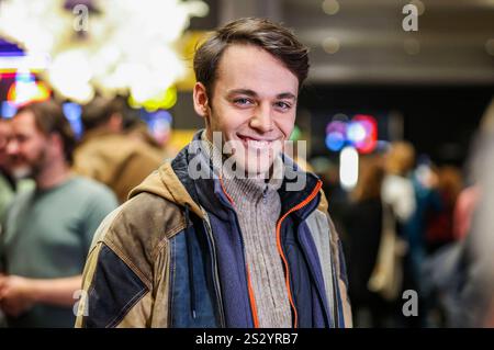 Fabian Hanis bei der Premiere des Kinofilms Fünf Finger sind ne Faust im CineMotion. Berlino, 07.01.2025 *** Fabian Hanis alla prima del film Fünf Finger sind ne Faust al CineMotion Berlin, 07 01 2025 foto:XM.xPatzigx/xFuturexImagex finger 5105 Foto Stock