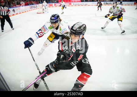COLONIA, GERMANIA - 7 GENNAIO 2025: Robin van Calster - partita di hockey su ghiaccio DEL Koelner Haie - Eisbaeren Berlin alla LANXESS ARENA. Per uso editoriale su Foto Stock