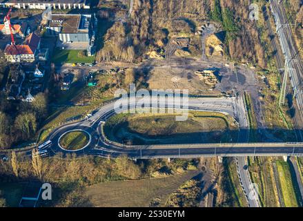 Luftbild, neuer Kreisverkehr Baustelle für geplantes Duisburger Wohnquartier am ehemaligen Rangierbahnhof Wedau, an der Sechs-seen-Platte, Wedau, Duisburg, Ruhrgebiet, Nordrhein-Westfalen, Deutschland ACHTUNGxMINDESTHONORARx60xEURO *** Vista aerea, nuova zona di costruzione della rotonda per il quartiere residenziale progettato di Duisburg nell'ex cantiere di smistamento di Wedau, Sechs Sechs Seen Seen Platte, Wedau, Duisburg, Ruhr, Renania settentrionale-Vestfalia, Germania ACHTUNGxMINDESTHONORARx60xEURO Foto Stock