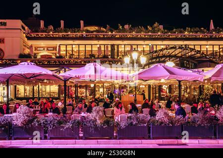 Il famoso Cafe de Paris prima di Natale, a Monte Carlo, nel Principato di Monaco Foto Stock