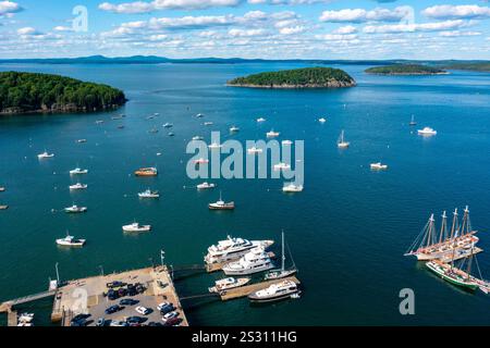 Vista aerea delle barche ancorate al largo di Bar Harbor, Maine Foto Stock