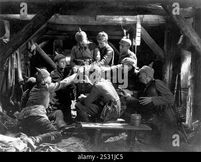 TUTTO TRANQUILLO SUL FRONTE occidentale WILLIAM BAKEWELL 3a a destra, LOUIS WOLHEIM 4a a destra, LEW AYRES 5a a destra, RUSSELL GLEASON front center data: 1930 Foto Stock