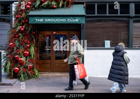 The Groucho Club in Dean Street a Soho il 2 dicembre 2024 a Londra, Regno Unito. Il Groucho Club è un club privato i cui membri sono principalmente tratti dalle industrie editoriali, dei media, dell'intrattenimento e delle arti. Nel novembre 2024, la licenza dei club è stata sospesa dal Westminster City Council a seguito di un'indagine penale. Foto Stock
