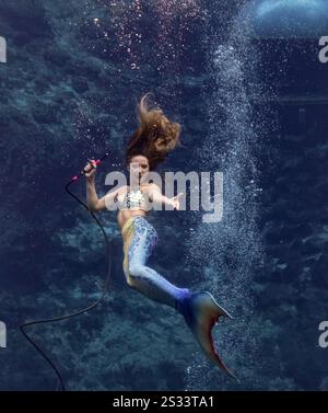 Spettacolo di Sirenette al Weeki Wachee State Park, Florida Foto Stock