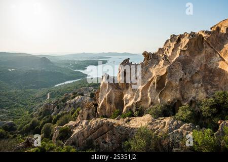 Bizzarre rocce granitiche, roccia dell'Orso, tramonto, Capo d&#39;Orso, Palau, costa Smeralda, Sardegna, Italia Foto Stock