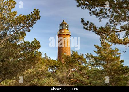 Il faro di Darßer Ort sulla punta della penisola di Fischland-Darß-Zingst vicino a Prerow, Meclemburgo-Vorpommern, Germania Foto Stock