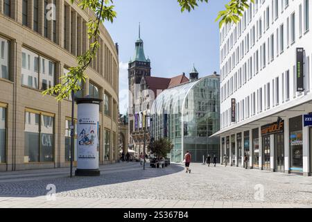 Centro commerciale Galerie Roter Turm e nuovo Municipio, Chemnitz, Sassonia, Germania, Europa Foto Stock