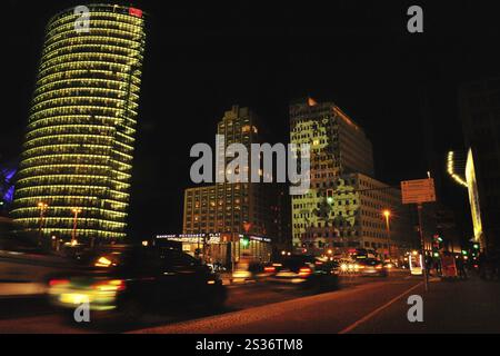 La notte girò Potsdamer Platz Berlino, Germania, Europa Foto Stock