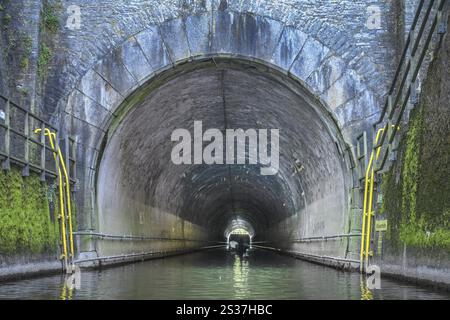 Tunnel navale di Weilburg, fiume Lahn, distretto Limburg-Weilburg, Assia, Germania, Europa Foto Stock