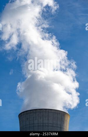 Torre di raffreddamento presso la James H. Miller Electric Generating Plant, un impianto a carbone della Alabama Power Company a West Jefferson, Alabama. (USA) Foto Stock