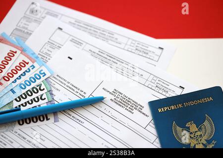 Moduli fiscali indonesiani 1721 a1 ritenuta fiscale sul reddito art 21 per i dipendenti o i beneficiari di pensioni, indennità pensionistiche, risparmi pensionistici e altro Foto Stock