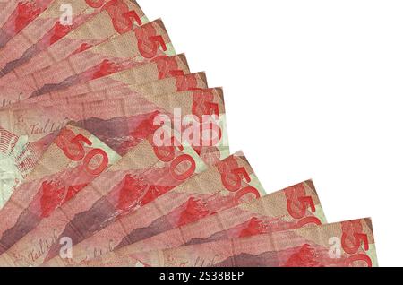 50 banconote in piso filippino sono isolate su sfondo bianco con spazio di copia impilato in primo piano della ventola. Concetto di tempo del giorno di paga o operazioni finanziarie. 50 Foto Stock