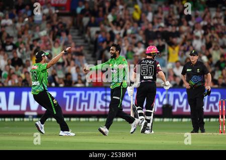 MELBOURNE, AUSTRALIA. 9 gennaio 2025. Usama Mir dei Melbourne Stars festeggia con Marcus Stoinis dopo che Jack Edwards dei Sydney Sixers è stato catturato e bocciato durante la Big Bash League, Melbourne Stars vs Sydney Sixers al Melbourne Cricket Ground, Melbourne, Australia il 9 gennaio 2025 credito: Karl Phillipson/Alamy Live News Foto Stock