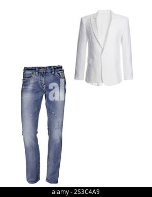 Jeans blu con giacca bianca isolata su sfondo bianco. Jeans blu con giacca bianca isolata Foto Stock