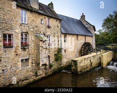 Mulino ospedale sul fiume Aure, Bayeux, Normandia, Francia Foto Stock
