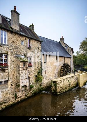 Mulino ospedale sul fiume Aure, Bayeux, Normandia, Francia Foto Stock