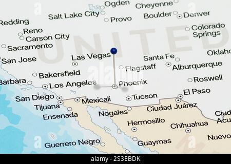 Foto macro di spillo blu nella mappa politica della città di phoenix degli Stati Uniti d'America Foto Stock