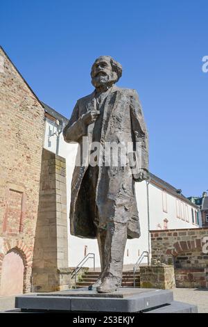 Denkmal Karl Marx, Simeonstiftplatz, Treviri, Renania-Palatinato, Germania *** Monumento a Karl Marx, Simeonstiftplatz, Treviri, Renania-Palatinato, Germania Foto Stock