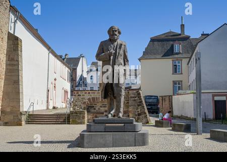 Denkmal Karl Marx, Simeonstiftplatz, Treviri, Renania-Palatinato, Germania *** Monumento a Karl Marx, Simeonstiftplatz, Treviri, Renania-Palatinato, Germania Foto Stock