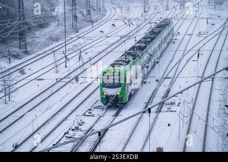 Clima invernale, forti nevicate, binari di fronte alla stazione centrale di Essen, treno S-Bahn, Renania settentrionale-Vestfalia, Germania Foto Stock