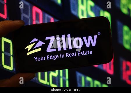 Polonia. 9 gennaio 2025. In questa immagine, il logo Zillow Company viene visualizzato sullo schermo di uno smartphone. (Credit Image: © Piotr Swat/SOPA Images via ZUMA Press Wire) SOLO PER USO EDITORIALE! Non per USO commerciale! Foto Stock