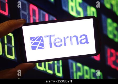 Polonia. 9 gennaio 2025. In questa immagine, il logo dell'azienda Terna viene visualizzato sullo schermo di uno smartphone. (Credit Image: © Piotr Swat/SOPA Images via ZUMA Press Wire) SOLO PER USO EDITORIALE! Non per USO commerciale! Foto Stock