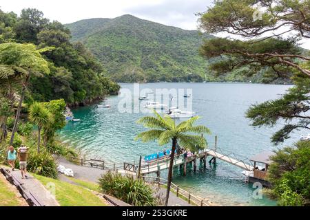 Molo e acquario a Lochmara Lodge, Lochmara Bay, Queen Charlotte Sound, Marlborough Sounds, Marlborough Region, isola del Sud, nuova Zelanda Foto Stock