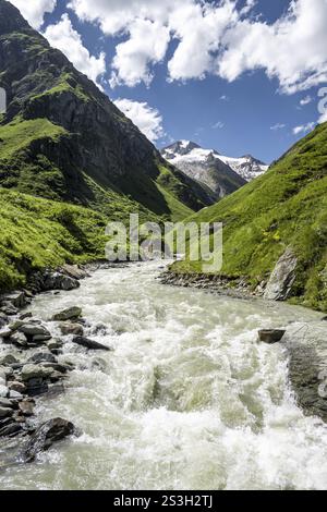 Veduta di Grosser Schober e Roetspitze, fiume Isel in Umbaltal, Parco Nazionale alti Tauri, Tirolo orientale, Tirolo, Austria, Europa Foto Stock