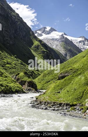 Veduta di Grosser Schober e Roetspitze, fiume Isel in Umbaltal, Parco Nazionale alti Tauri, Tirolo orientale, Tirolo, Austria, Europa Foto Stock