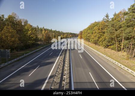 Quasi nessun traffico sull'autostrada A13 Berlino Dresda, vicino a Radeburg, Sassonia, Germania, Europa Foto Stock