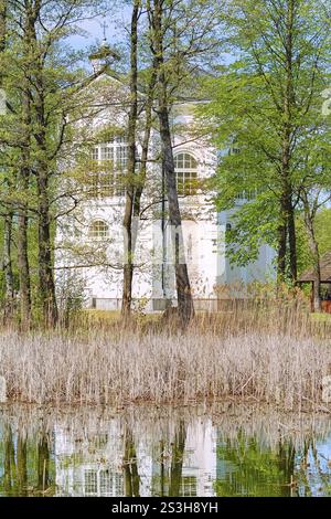 Cappella della Vergine Maria a Studzieniczna, Polonia. Vista dal lago. Augustow, Polonia, Europa Foto Stock