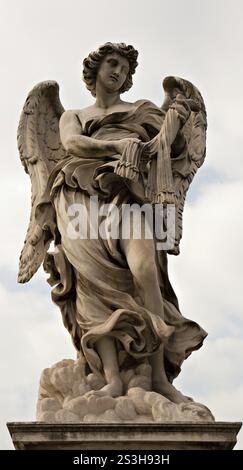 Angelo con una frusta sulla porta dell'Angelo, Roma, Italia Roma, Italia, Europa Foto Stock