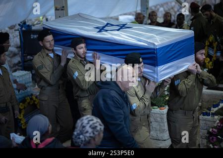 Gerusalemme, Tel Aviv, Israele. 8 gennaio 2025. Funerale del sergente Kanaoo Kasa sul monte Herzl a Gerusalemme il 9 gennaio (Credit Image: © Gaby Schuetze/ZUMA Press Wire) SOLO USO EDITORIALE! Non per USO commerciale! Foto Stock