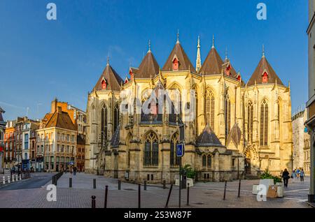 Eglise Saint-Maurice chiesa cattolica romana edificio in stile neogotico in Rue Pierre-Mauroy nel centro storico di Lille, Nord de Foto Stock