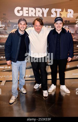 Tom Gronau, Sascha Nathan e Max Wolter beim Special Screening der prime Video Comedy-mockumentary-serie Gerry Star - Der schlechteste beste Produzent aller Zeiten im AchtBerlin. Berlino, 09.01.2024 *** Tom Gronau, Sascha Nathan e Max Wolter alla proiezione speciale della serie mockumentary di prime Video Gerry Star Der schlechteste beste Produzent aller Zeiten presso AchtBerlin Berlin, 09 01 2024 foto:XS.xGabschx/xFuturexImagex STAR 5109 Foto Stock
