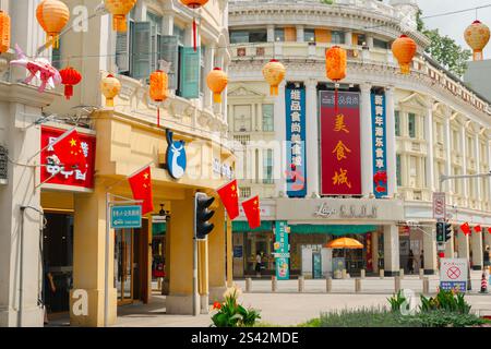 Xiamen, Cina - 21 settembre 2024: Via dello shopping di Zhongshan Road Foto Stock