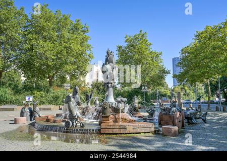 Kaiserbrunnen, Mainzer Tor, Kaiserslautern, Rheinland-Pfalz, Deutschland *** Kaiserbrunnen, Mainzer Tor, Kaiserslautern, Renania-Palatinato, Germania Foto Stock