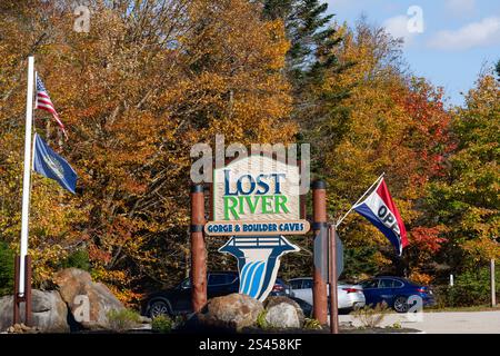 North Woodstock, NH - 11 ottobre 2024: Lost River Gorge and Boulder Caves si trova nel Kinsman Notch del New Hampshire e dispone di 1,5 km circa di passeggiata sul lungomare Foto Stock