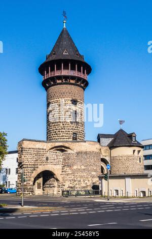 Ulrepforte, torre di guardia medievale e frammento delle antiche mura cittadine, Köln, Nordrhein-Westfalen, Germania Foto Stock