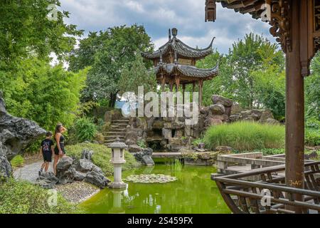 Chinesischer Garten, Qingyin Garten der schönen Melodie, Birkenwaldstraße, Stoccarda, Baden-Württemberg, Deutschland *** Chinese Garden, Qingyin Garden of Beautiful Melody, Birkenwaldstraße, Stoccarda, Baden Württemberg, Germania Foto Stock