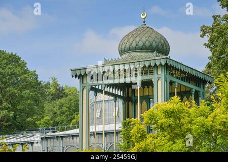 Kuppel, Halbmond, Gewächshaus am Maurischen Landhaus, Wilhelma, Zoologisch-Botanischer Garten, Stoccarda, Baden-Württemberg, Deutschland *** Cupola, mezza luna, serra presso la casa di campagna moresca, Wilhelma, Giardino botanico zoologico, Stoccarda, Baden Württemberg, Germania Foto Stock