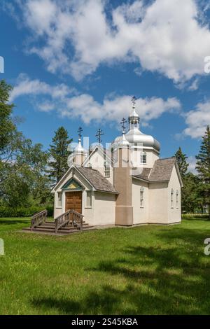 La storica chiesa ortodossa Ucraina di San Pietro e Paolo a Sundown, Manitoba, Canada. Foto Stock